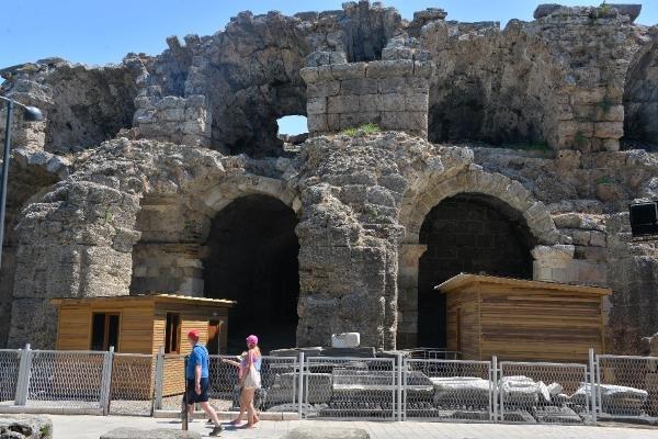 Antalya'da 'prefabrik tuvalet' tartışması