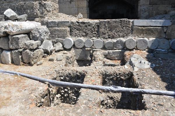 Antalya'da 'prefabrik tuvalet' tartışması