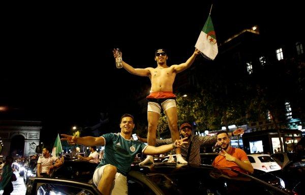 Cezayir-Senegal finali Fransız polisini alarma geçirdi