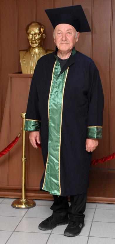 Cezaevinde ikinci üniversiteden mezun oldu