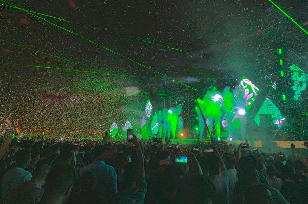 Mekke'nin yanı başında müzik festivali
