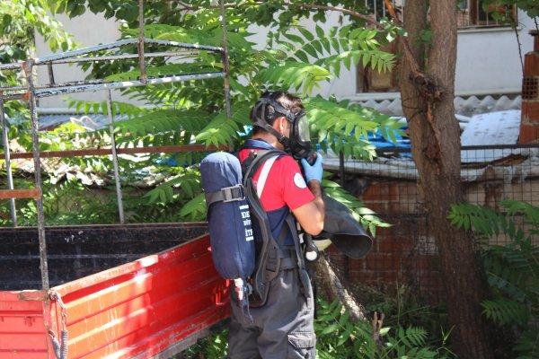 Denizli'de mahalleyi saran koku, ölümü ortaya çıkardı