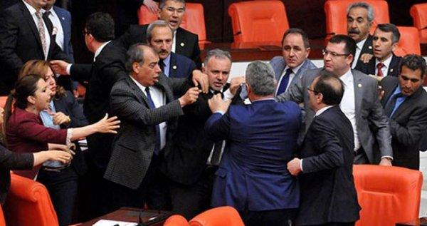 Vekiller, Meclis'in koltuklarından şikayetçi