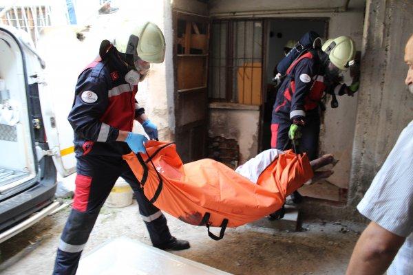 Denizli'de mahalleyi saran koku, ölümü ortaya çıkardı