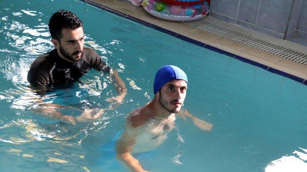 Genç Furkan hidroterapi ile yürümeye başladı