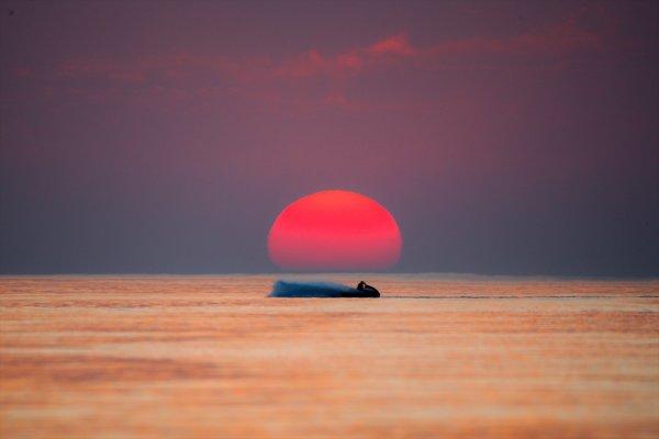 Van Gölü sahillerinde gün batımı güzelliği