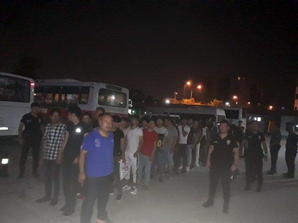 Adana'da Afganistan uyruklu 99 mülteci sınır dışı edildi