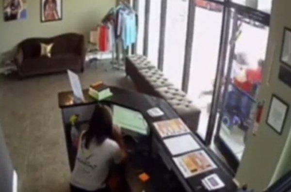 Engelli aracıyla kaldırımda kadını ezen ABD'li