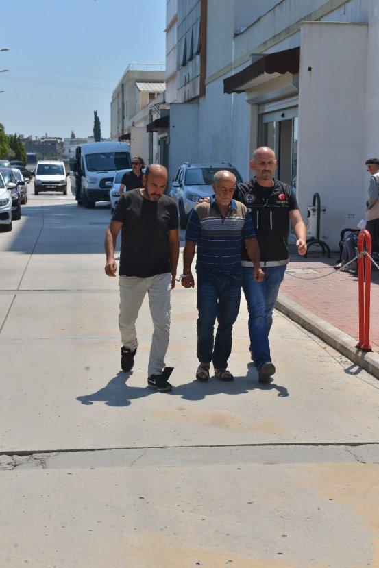 Adana'da bahçesinde kenevir serası kurdu