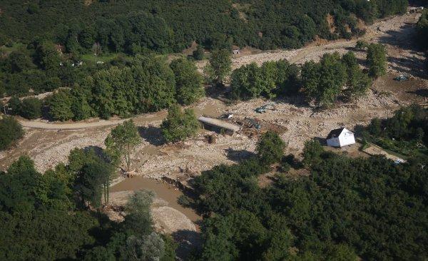 Düzce'deki felaket bölgesinde 66 bina boşaltılacak