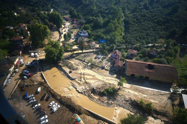 Düzce'deki felaket bölgesinde 66 bina boşaltılacak