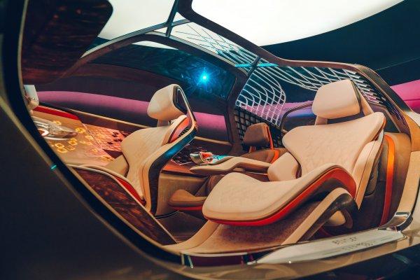 Bentley yeni tasarım harikası aracını tanıttı