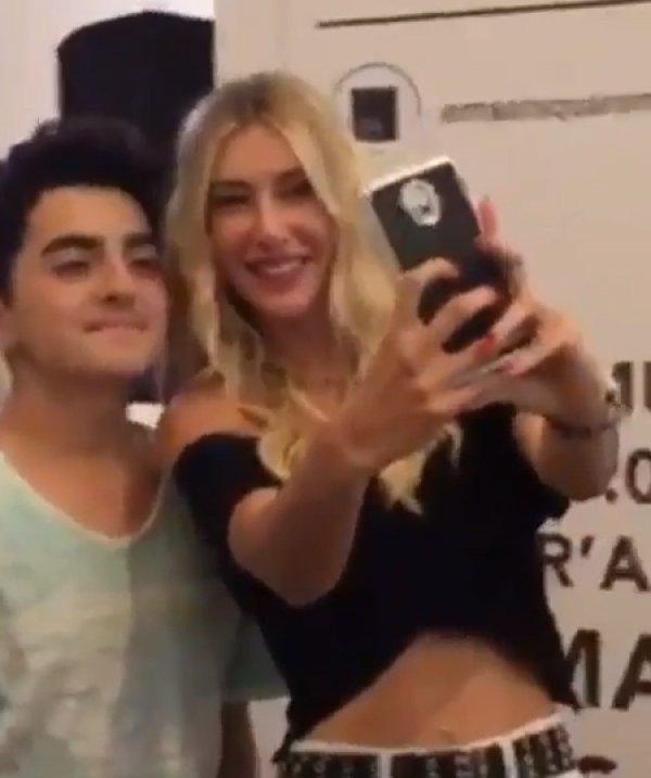 Şeyma Subaşı kitabı için imza gününde