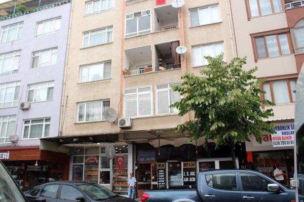 Yalova'da 1,5 yaşındaki çocuk üçüncü kattan düştü