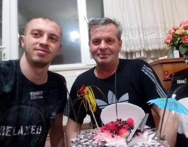 İzmir'de yol verme kavgasına baba-oğula saldırdılar