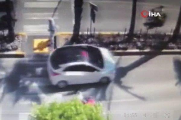 Antalya’da yaya geçidinde kaza: 2 yaralı