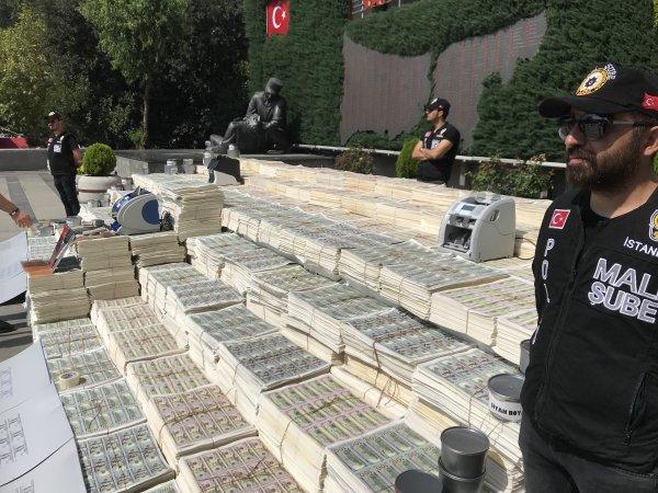 271 milyon 150 bin sahte Amerikan doları sergilendi
