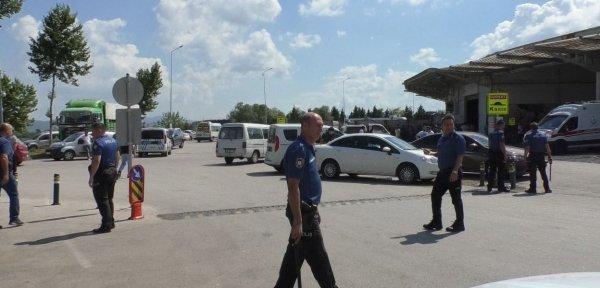 Bursa’da boşanmak isteyen çiftin aileleri birbirine girdi