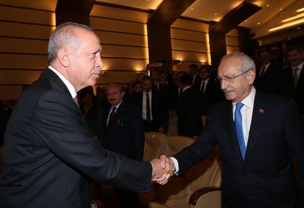 Erdoğan ve Kılıçdaroğlu birbirlerine bakmadan tokalaştı