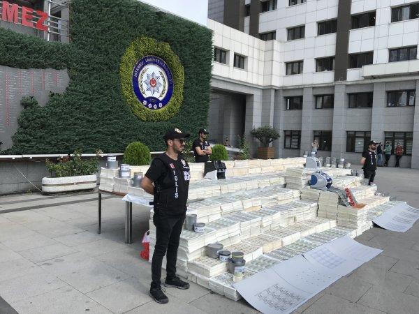 271 milyon 150 bin sahte Amerikan doları sergilendi