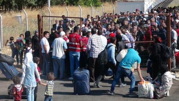 Suriyeliler sınır kapısında izdiham oluşturdu