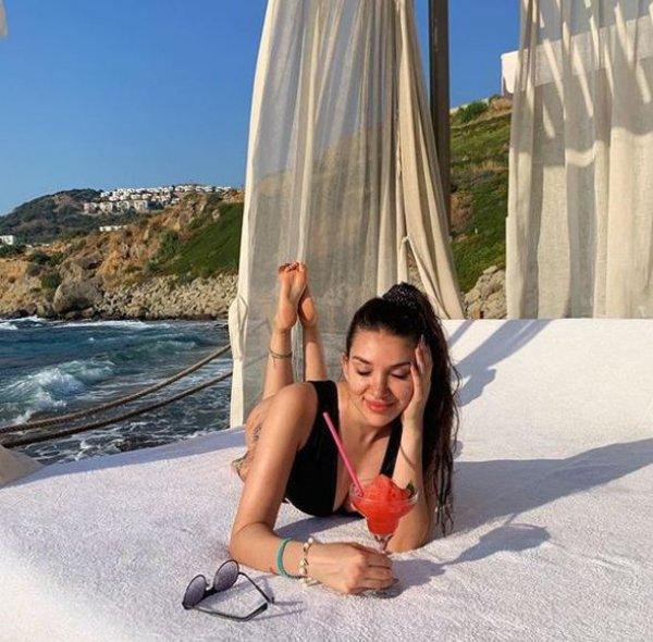 Rafet El Roman'ın kızları tatilde