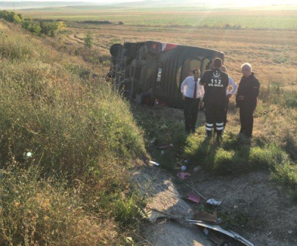 Eskişehir'de otobüs şarampole yuvarlandı: 13 yaralı