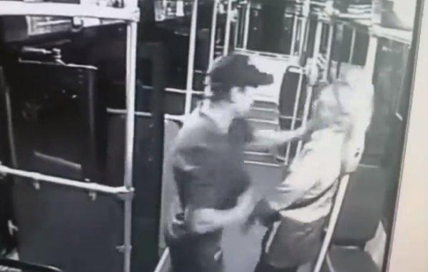 Rus yolcudan kadın kondüktöre yumruk