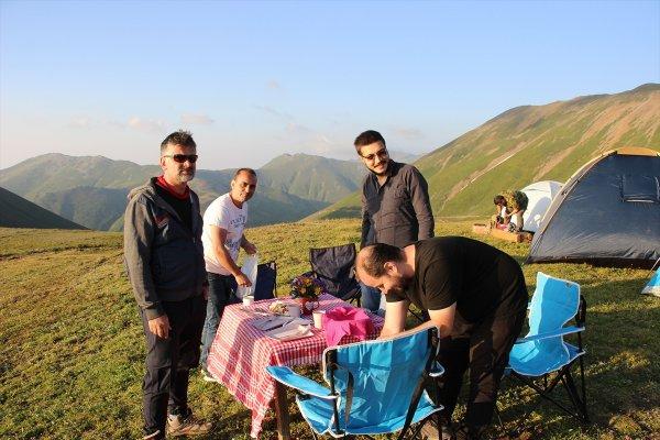 Macahel yaylaları doğaseverleri bekliyor