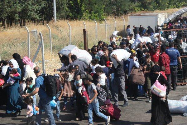 Suriyeliler sınırdan geçip, tatil için ülkelerine gidiyor