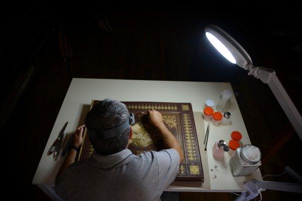 140 yıllık albüm Dolmabahçe Sarayı'nda restore ediliyor