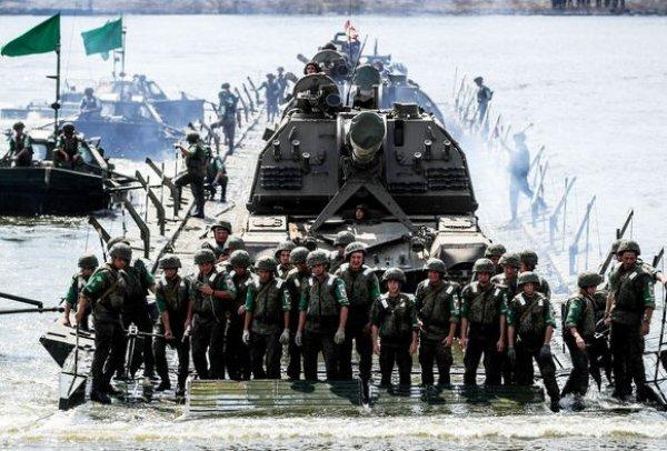 İran ile Rusya'dan Hürmüz'de ortak tatbikat