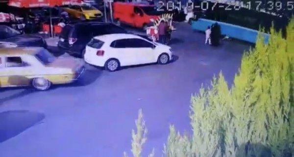 Annesinin elini bırakan çocuk otobüsün altında ezildi