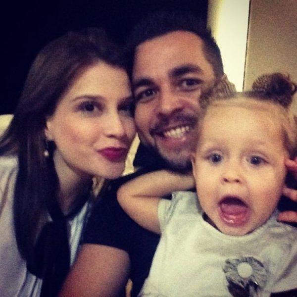 Kızı için anne kılığına girdi