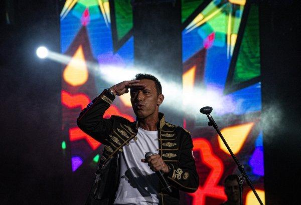 Tuba Ünsal eski aşkı Sandal'ı dinlemeye gitti