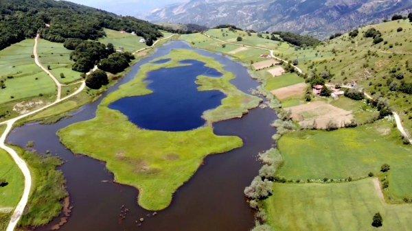 Gölbel Göleti'nin muhteşem manzarası