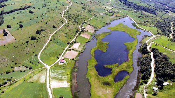 Gölbel Göleti'nin muhteşem manzarası