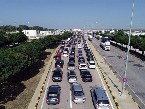 Gurbetçiler Türkiye'den ayrılıyor