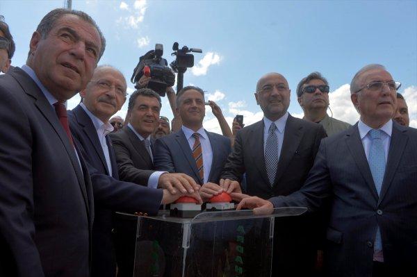 Kemal Kılıçdaroğlu heykel açtı