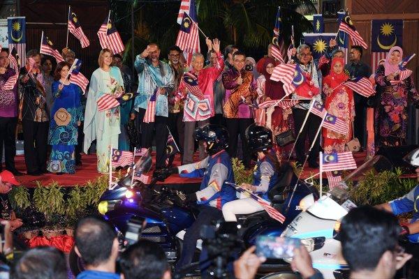 Malezya Başbakanı: Gidin Türkiye'de çalışın