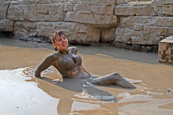 Rus turistler çamur banyosunu beğendi