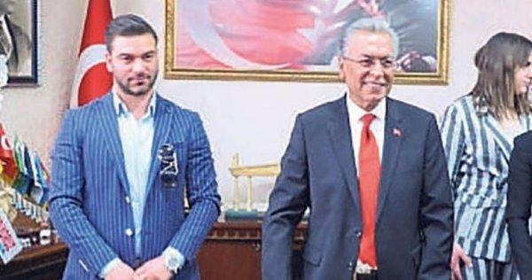 Belediye başkanı özel şoförünü başkan yardımcısı yaptı