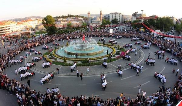 Sivaslılar, Gardaşlık Festivali'nde halaya durdu