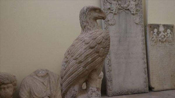 Kınık Höyük'te kartal heykelleri bulundu