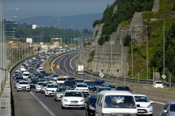 İstanbul'dan gidenler kuyruk oluşturdu