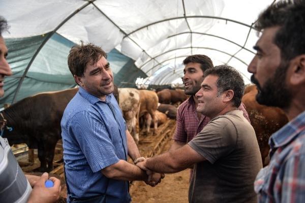 Hayvan pazarında arife günü hareketliliği