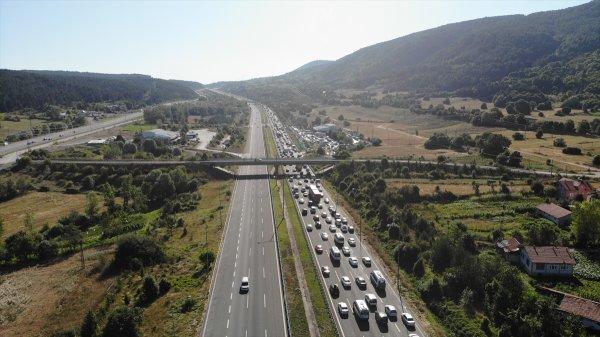 İstanbul'dan gidenler kuyruk oluşturdu