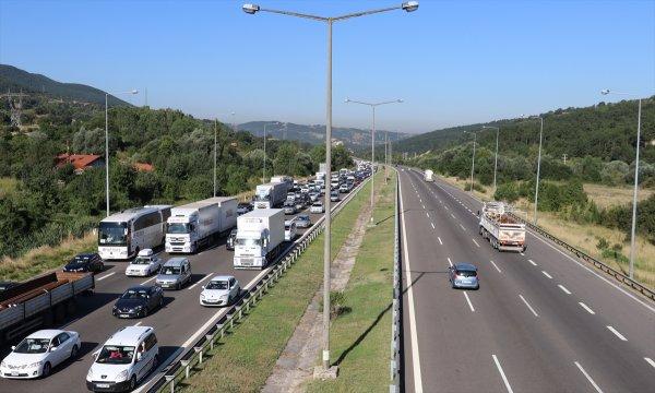 İstanbul'dan gidenler kuyruk oluşturdu