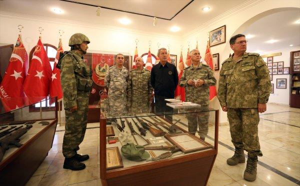 Komuta kademesi Kıbrıs'taki birlikleri denetledi