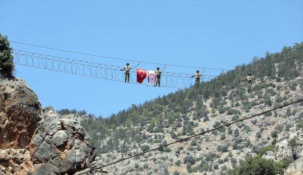 Komuta kademesi Kıbrıs'taki birlikleri denetledi